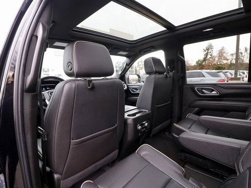 Used 2022 GMC Yukon SLT w/ SLT Premium Package image 56