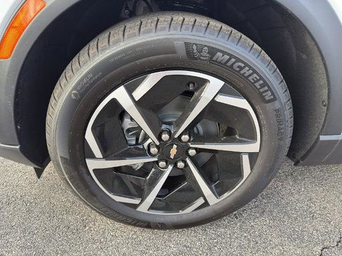 New 2026 Chevrolet Equinox EV LT image 9