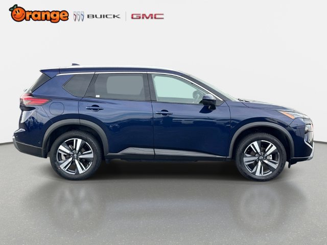Used 2026 Nissan Rogue SL FWD image 2