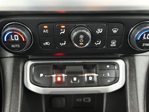 Certified 2023 GMC Acadia SLE image 73