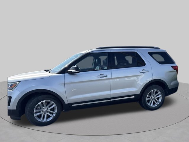 Used 2017 Ford Explorer XLT w/ Equipment Group 202A FWD image 1