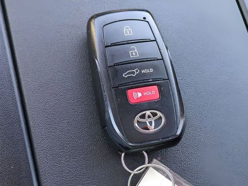 Certified 2024 Toyota Highlander XLE AWD/4WD image 31