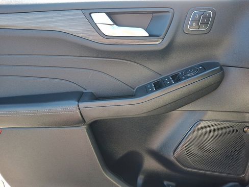 Used 2023 Ford Escape Platinum w/ Premium Technology Package AWD/4WD image 11