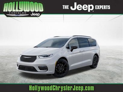 New 2025 Chrysler Pacifica Limited