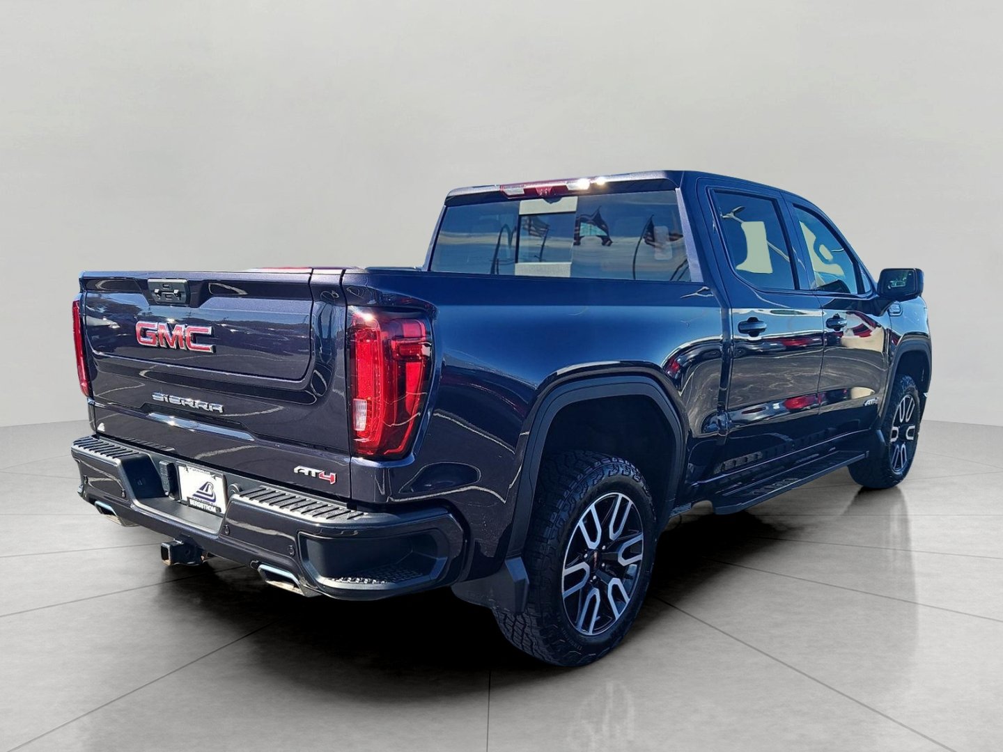 Used 2023 GMC Sierra 1500 AT4 w/ Technology Package AWD/4WD image 8