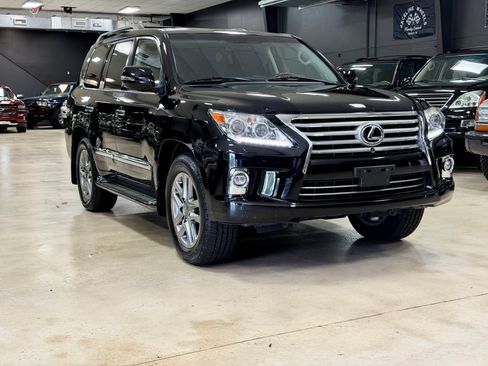 Used 2015 Lexus LX 570 4WD w/ Luxury Package image 2