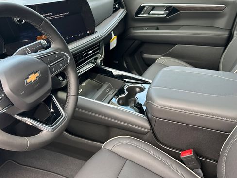 New 2025 Chevrolet Suburban Premier image 10