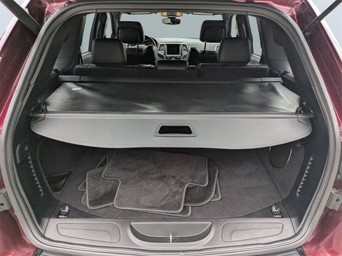 Used 2018 Jeep Grand Cherokee Altitude image 12