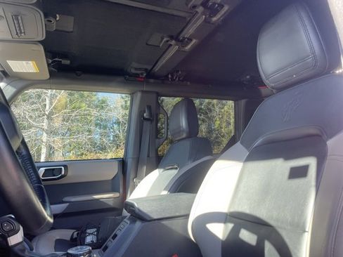 Used 2023 Ford Bronco Wildtrak image 3