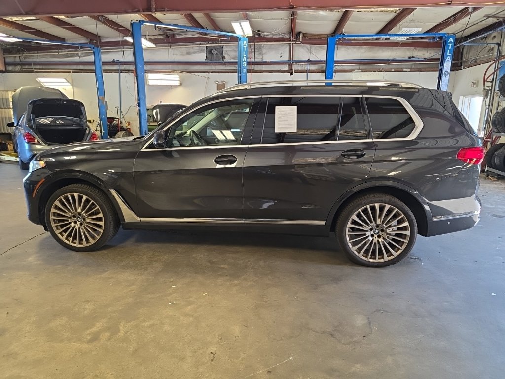 Used 2021 BMW X7 xDrive40i w/ Premium Package AWD/4WD image 2