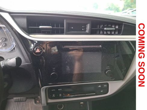 Used 2018 Toyota Corolla LE FWD image 12