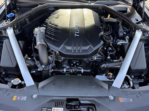 Used 2022 Genesis G70 3.3T RWD image 9