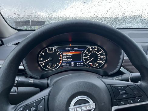 Used 2025 Nissan Altima 2.5 SV FWD image 36