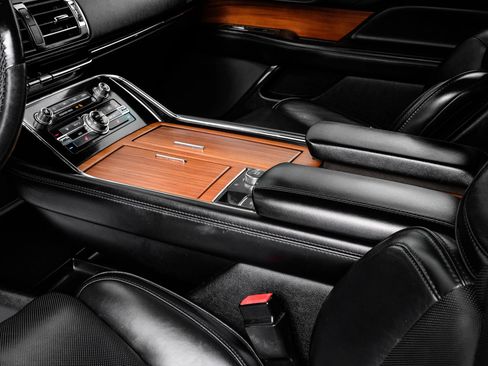 Used 2019 Lincoln Navigator Select w/ Technology Package image 21