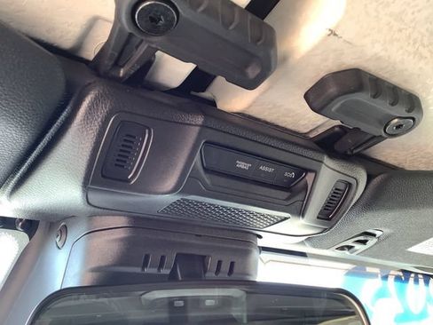 Used 2025 Jeep Wrangler Unlimited Rubicon w/ Convenience Group AWD/4WD image 20