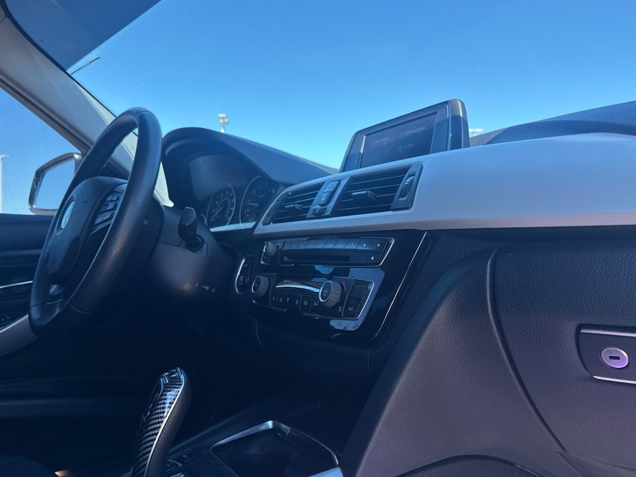 Used 2018 BMW 320i xDrive Sedan AWD/4WD image 30