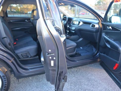 Used 2019 Kia Sorento LX w/ LX V6 Convenience Package image 49