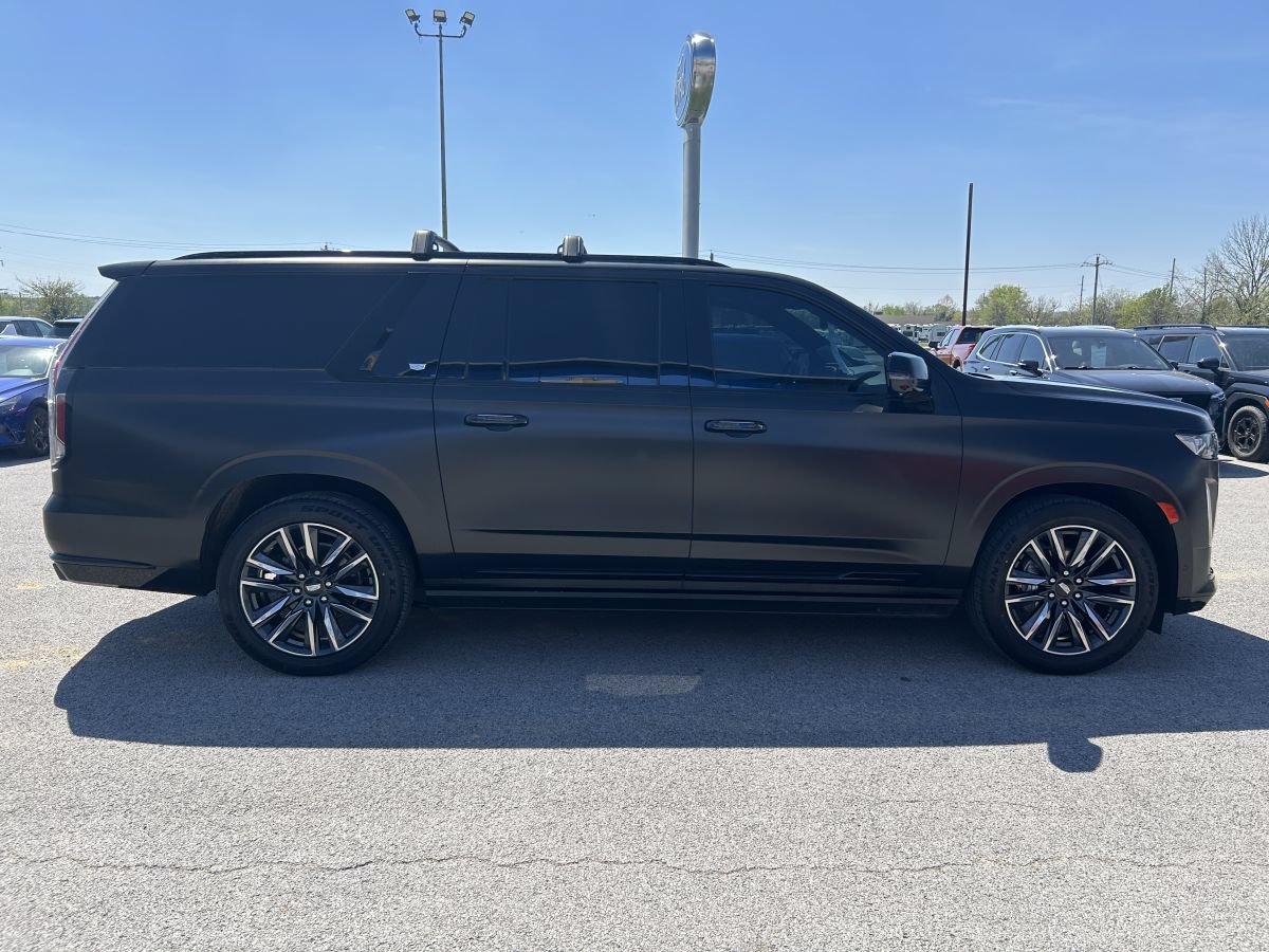 Used 2022 Cadillac Escalade ESV Sport w/ Touring Package AWD/4WD image 4