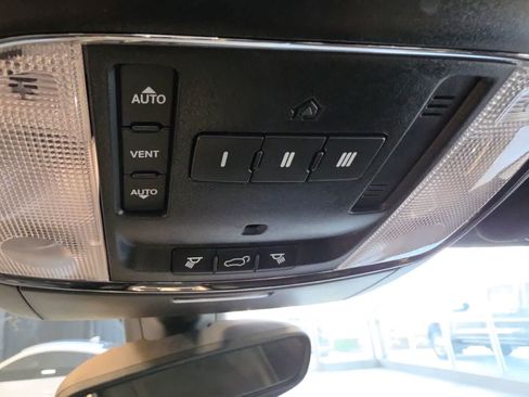 Used 2018 Jeep Grand Cherokee Altitude AWD/4WD image 26