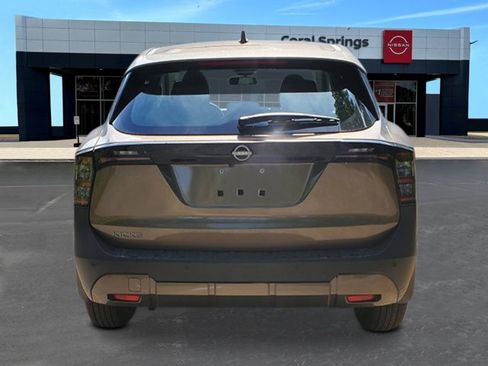 New 2025 Nissan Kicks S image 4