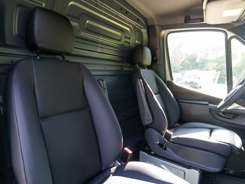 Used 2026 Mercedes-Benz Sprinter 2500 image 5