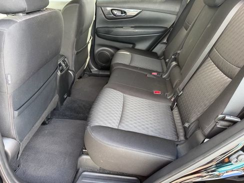 Used 2019 Nissan Rogue SV AWD/4WD image 14