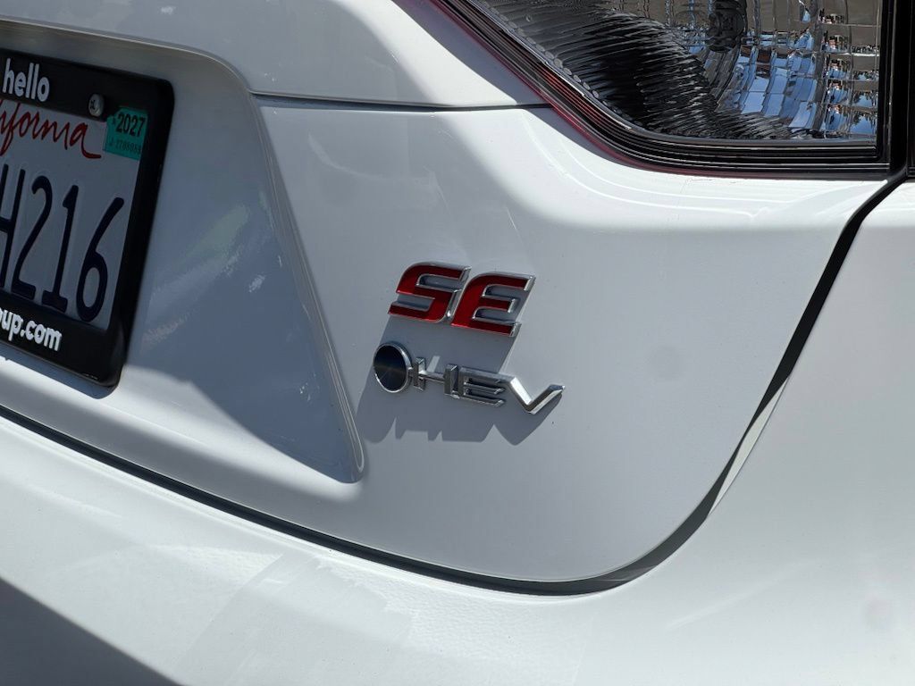Used 2025 Toyota Corolla SE w/ SE Premium Package FWD image 25
