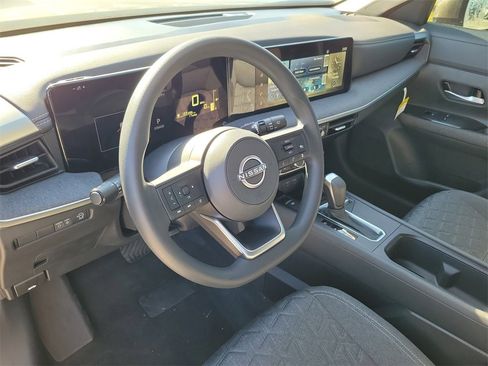 Used 2025 Nissan Kicks SV w/ Illumination Package image 21