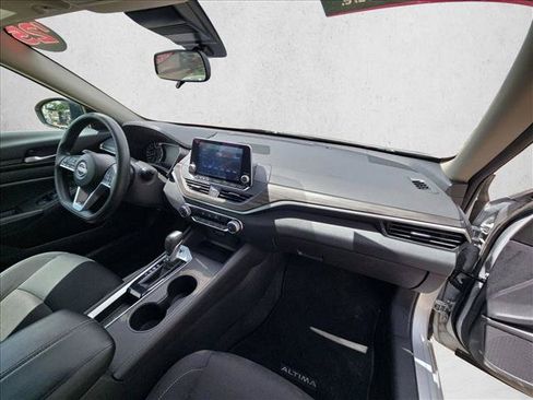 Used 2025 Nissan Altima 2.5 SV FWD image 19