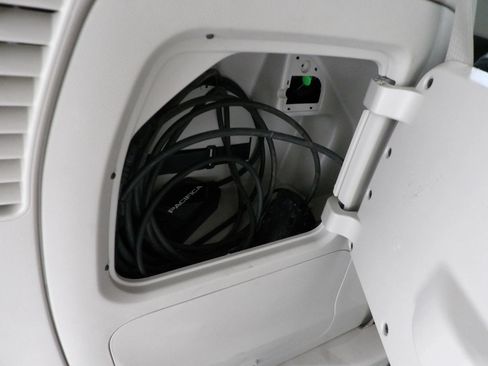 Used 2024 Chrysler Pacifica Limited FWD image 28