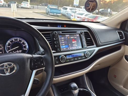 Used 2016 Toyota Highlander Limited Platinum image 42