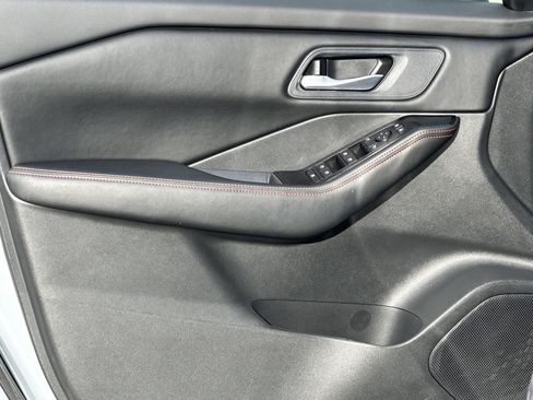 Used 2025 Nissan Rogue SV image 10