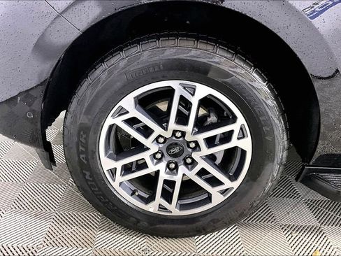 Used 2025 Ford Expedition Active AWD/4WD image 7