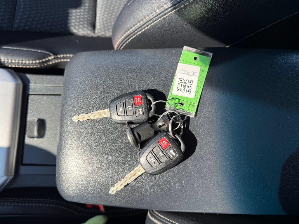Used 2013 Toyota Camry SE FWD image 30