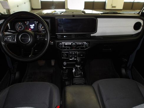 Used 2024 Jeep Wrangler Unlimited Sport AWD/4WD image 12