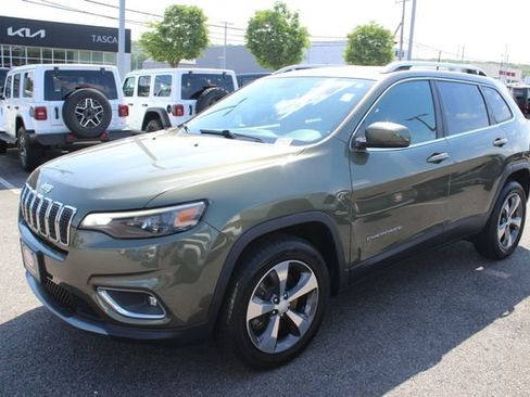 Used 2019 Jeep Cherokee Limited AWD/4WD image 2