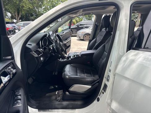 Used 2017 Mercedes-Benz GLS 550 4MATIC w/ Driver Assistance Package image 17