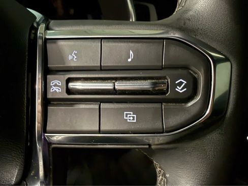 Used 2024 GMC Canyon Elevation w/ Convenience Package AWD/4WD image 19