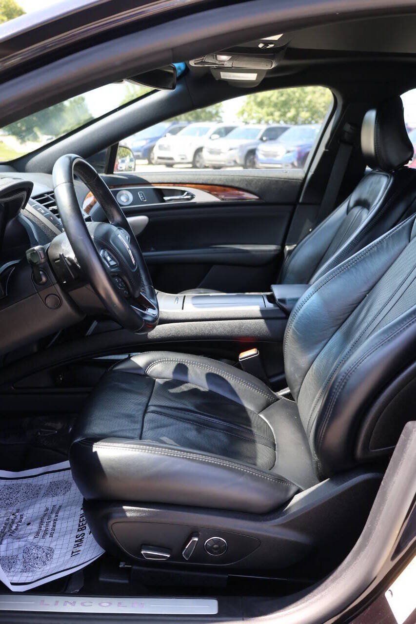 Used 2020 Lincoln MKZ Reserve w/ Luxury Package FWD image 13