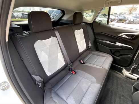 Used 2024 Chevrolet Trax LS w/ LS Convenience Package image 17