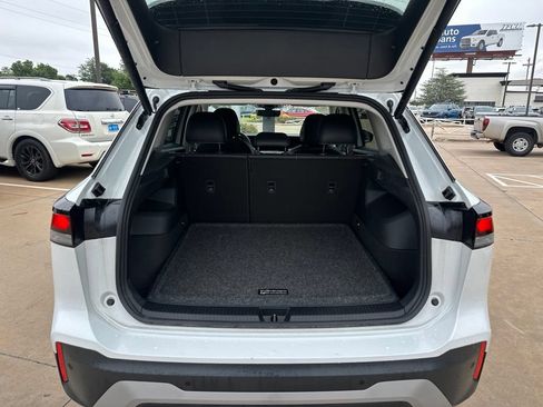 Used 2026 Volkswagen Tiguan SE AWD/4WD image 14