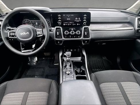 Used 2023 Kia Sorento LX FWD image 12