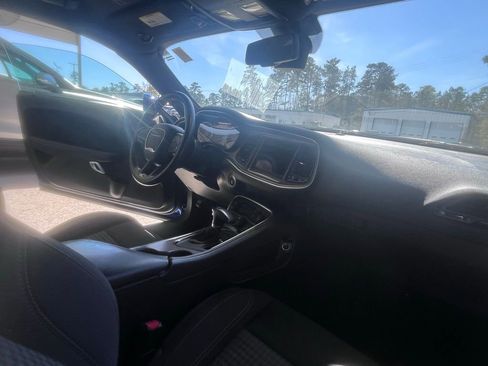 Used 2018 Dodge Challenger SXT image 7