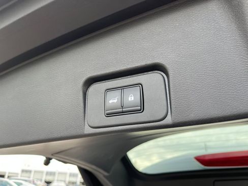 Used 2025 Nissan Rogue SV image 24