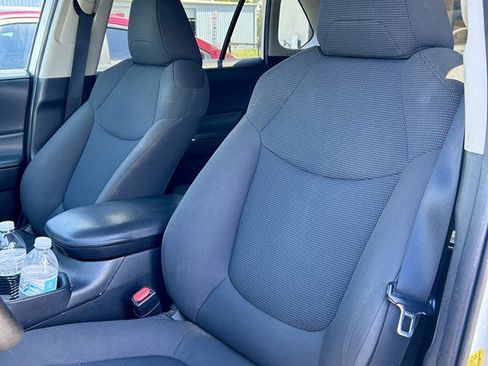 Used 2020 Toyota RAV4 LE w/ Carpet Mat Package FWD image 8