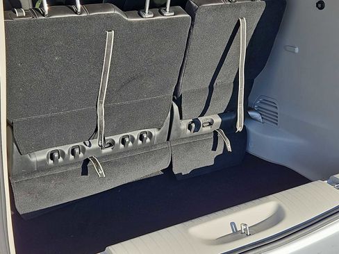 Used 2024 Chrysler Pacifica Touring-L image 12