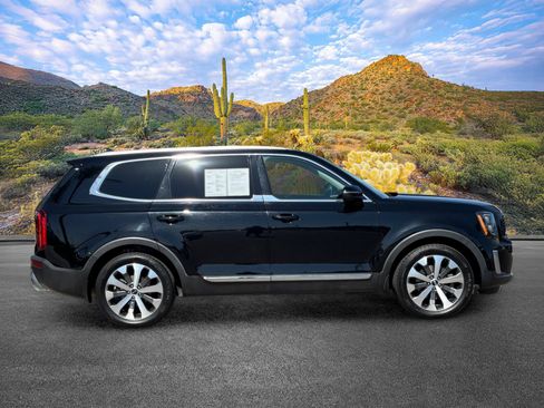 Used 2021 Kia Telluride EX w/ EX Premium Package FWD image 3