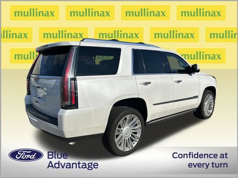 Used 2017 Cadillac Escalade Platinum AWD/4WD image 2