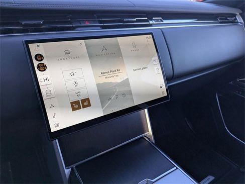 New 2026 Land Rover Range Rover SE image 11