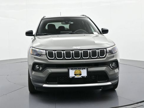 Used 2023 Jeep Compass Limited AWD/4WD image 3
